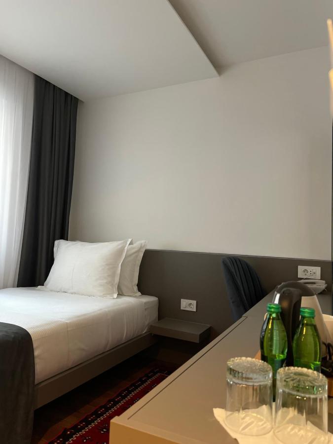 Etnomania Boutique Hotel Pristina Extérieur photo